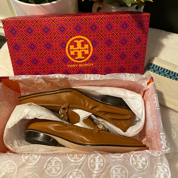 TORY BURCH JESSA POINTY-TOE LOAFER - Picture 6 of 8